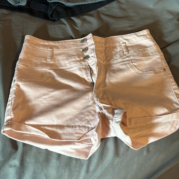 Light pink high waisted shorts - Picture 2 of 6